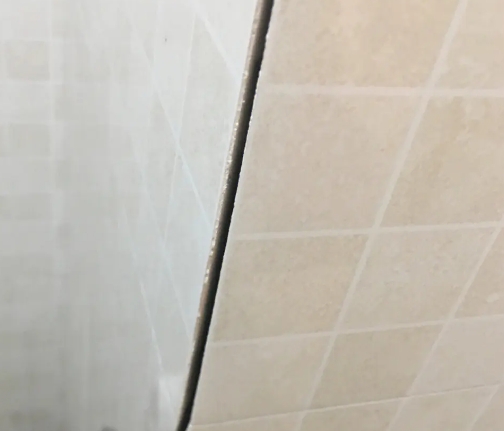南澳瓷砖空鼓维修公司分享阳台瓷砖脱落的修复过程可以分为以下几个步骤